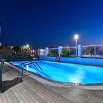 Отель Riviera 4*