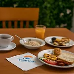 Riviera Ξενοδοχείο 4*