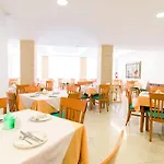 Riviera Ξενοδοχείο 4*